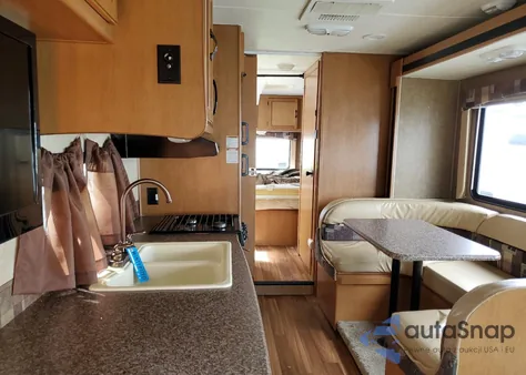 2013 Ford Econoline E450 Super Duty Cutaway Van из США, поврежденный, VIN 1FDXE4FSXDDA63973